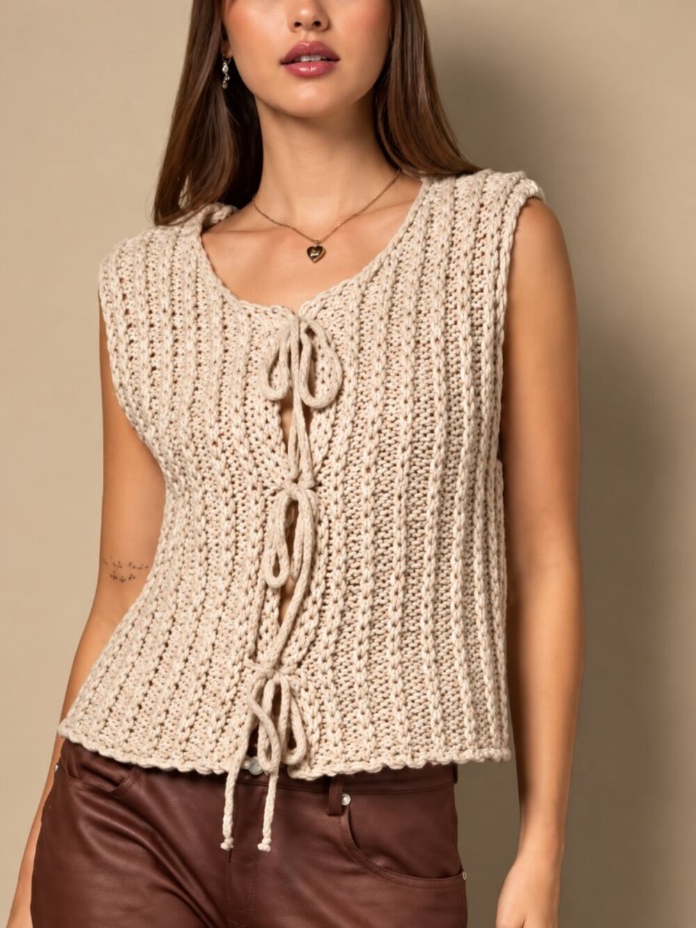Le Lis Beige Tan Round Neck Tie Front Chunky Crochet Sweater Vest SZ Large Boho